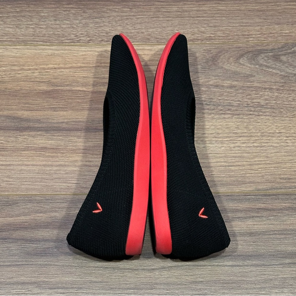 Vivaia Lightweight Pointed-Ballet Flats (Aria Walker) in Black/Red Size 39.5 - Picture 8 of 15